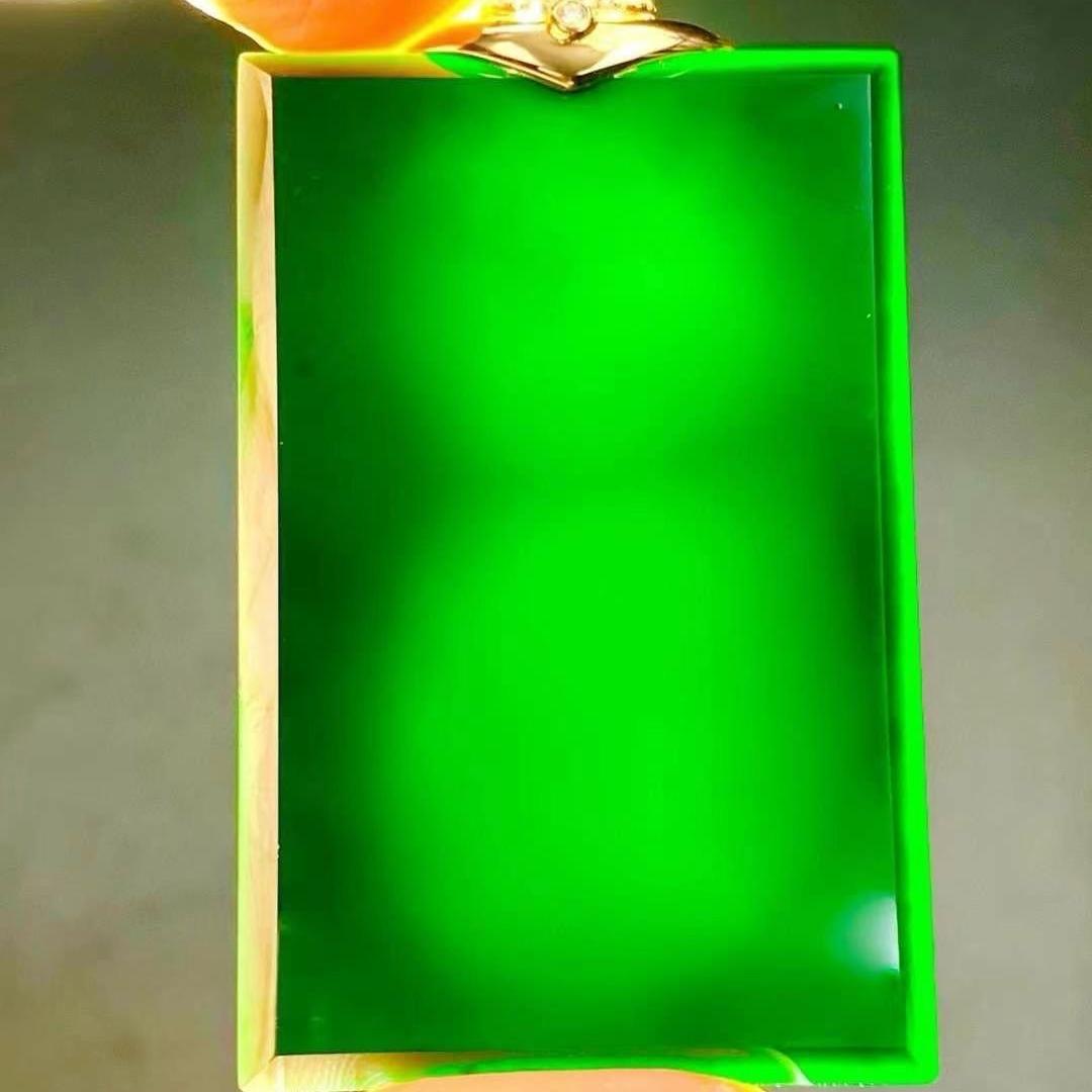 四会胡狼爬翡翠