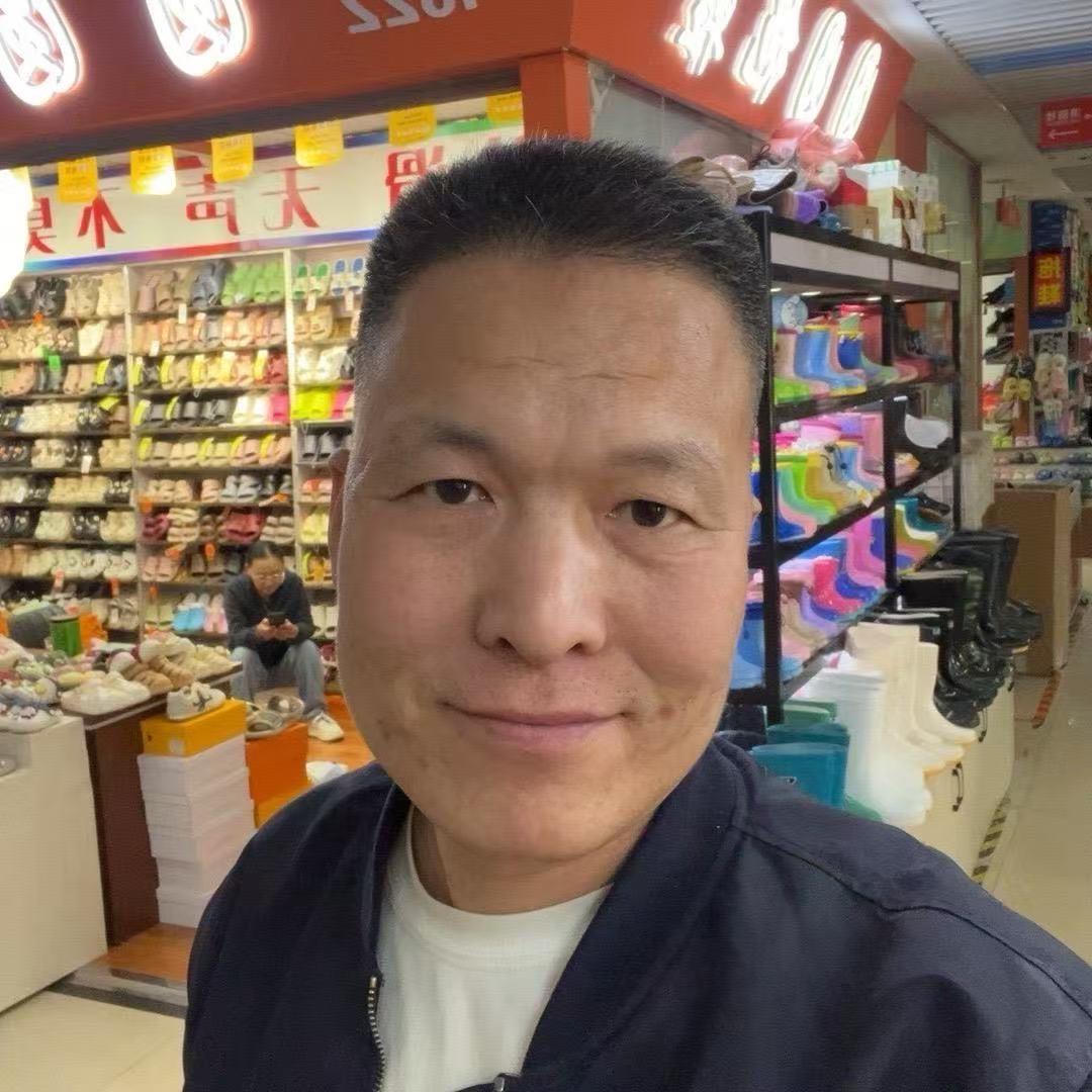 圆圆拖鞋老刘