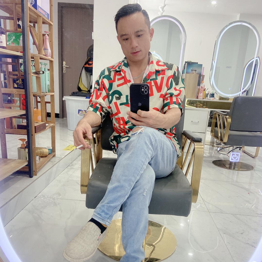 郴州刮腻子小哥