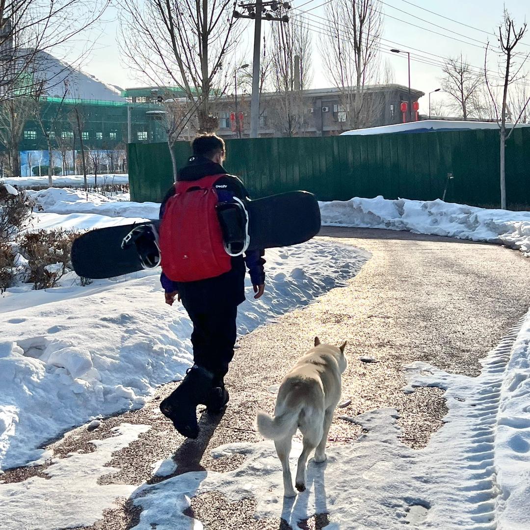 滑雪的硌楞绷子！
