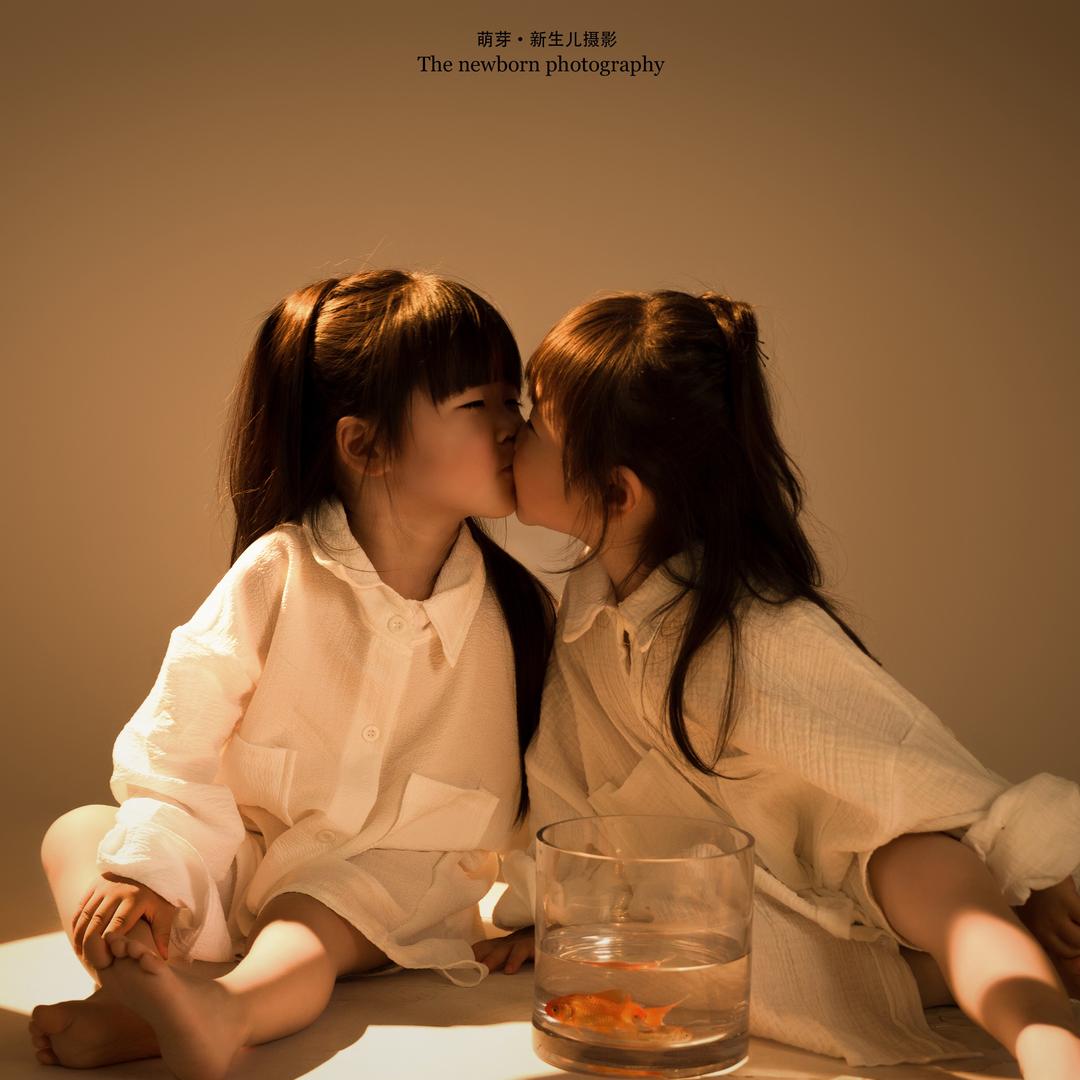 双胞胎团团圆圆👧🏻👧🏻