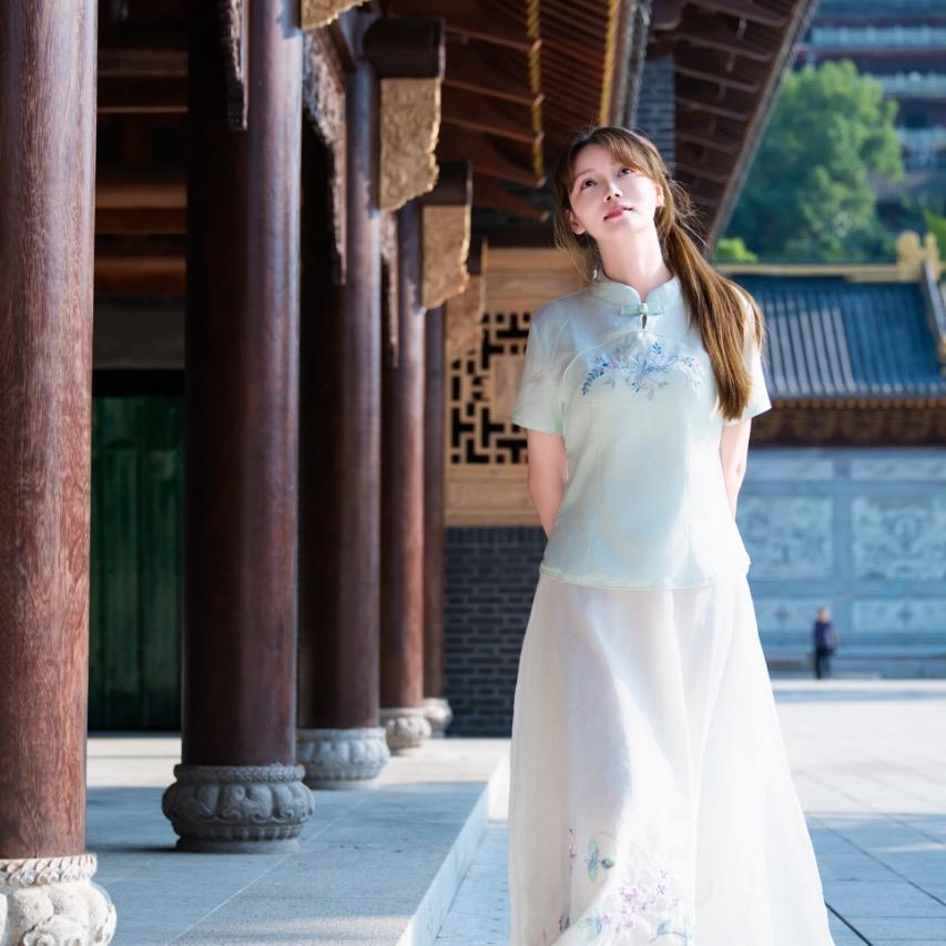 一株株穆朗玛峰顶的兰草