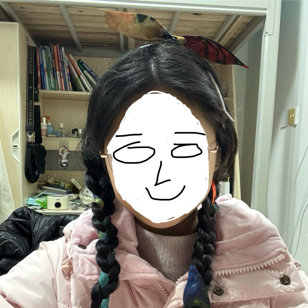 主播不语，只是一味的搓甲