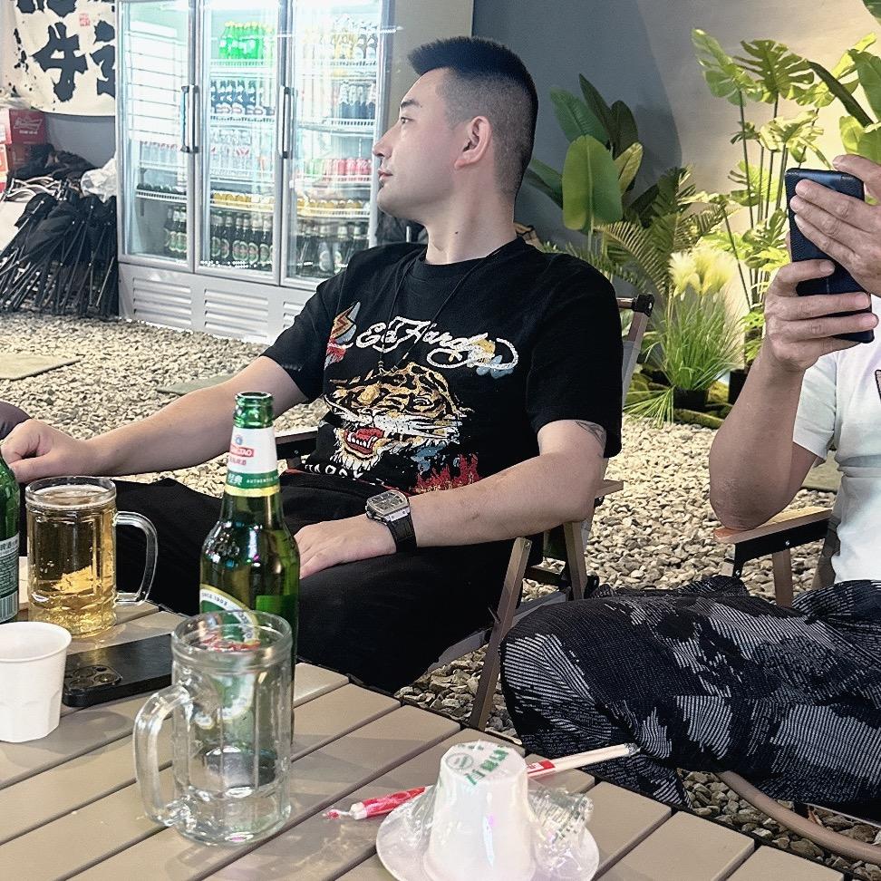挪森酒吧经理