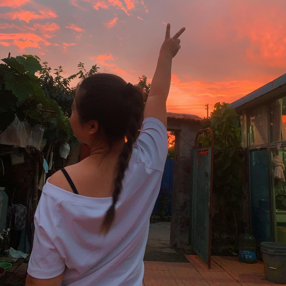 家有两个捣蛋鬼