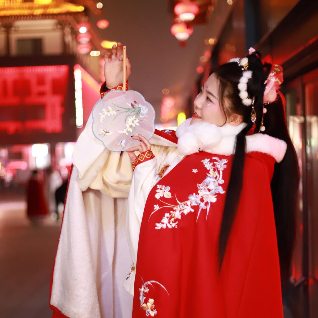 虾打姐、🎱