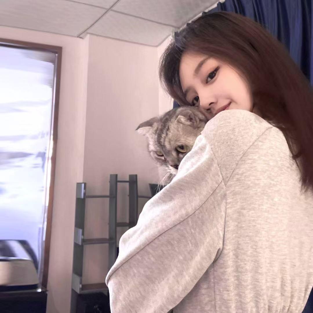 奈奈.