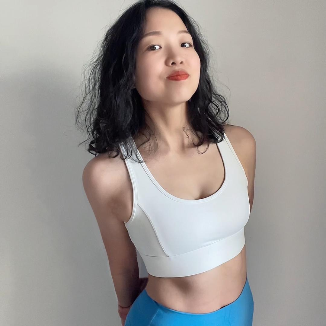 辉辉的马甲线