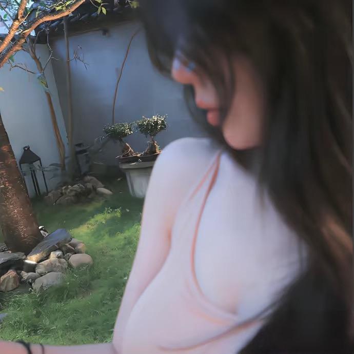 我只是一个小女孩♡