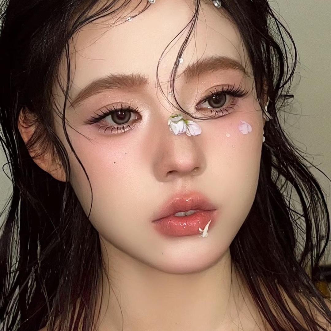 吃西瓜的女孩