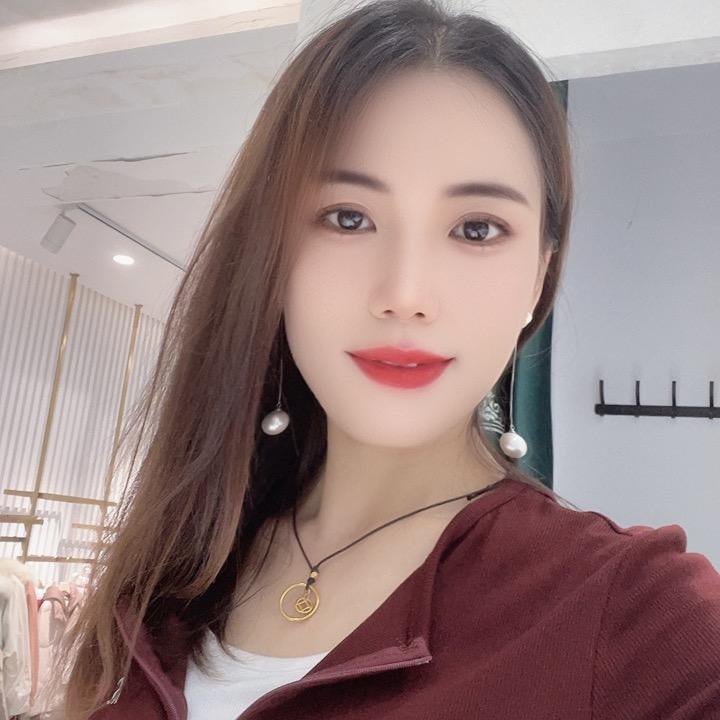 平邑简爱女装品牌店萌萌