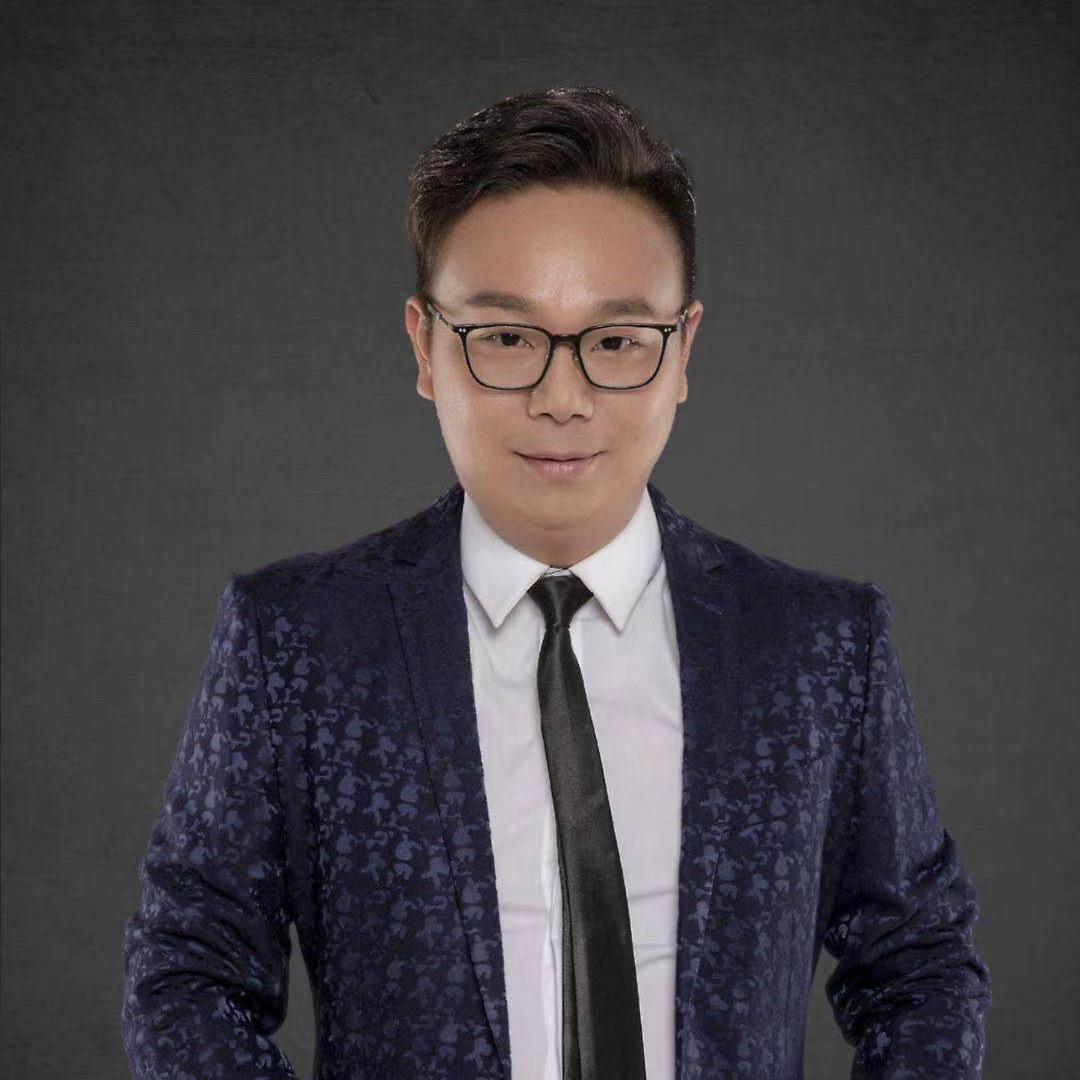 导演石翔龙