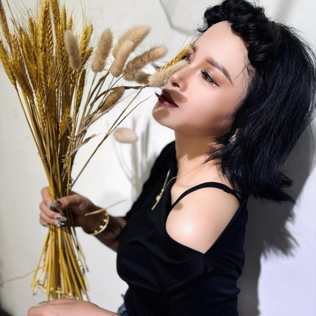 《秀衣阁》时尚女装