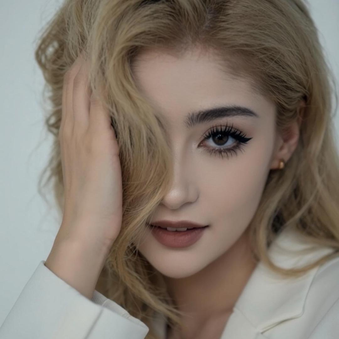ᴄᴜʀᴛᴀɪɴ.
