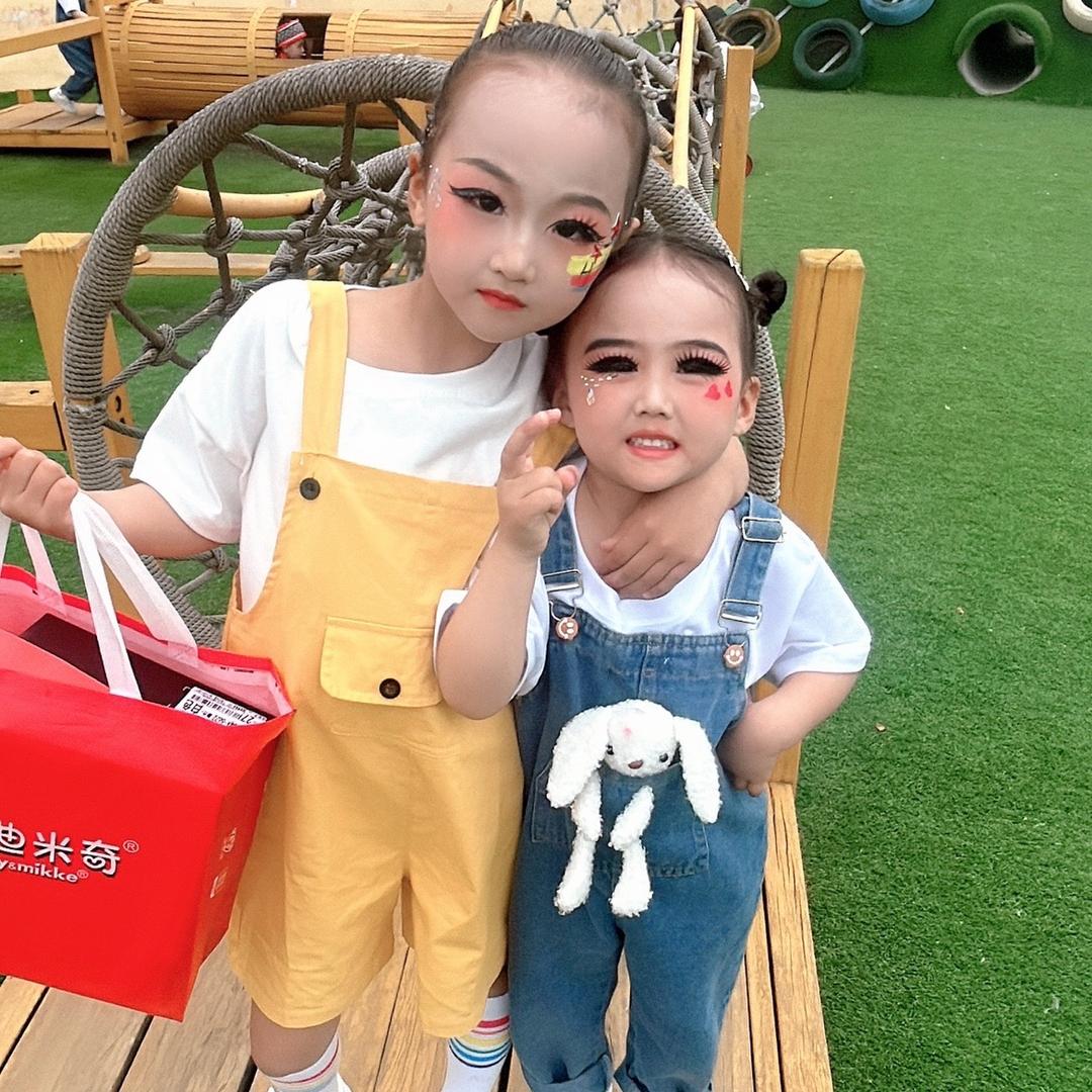 @黑暗  少女