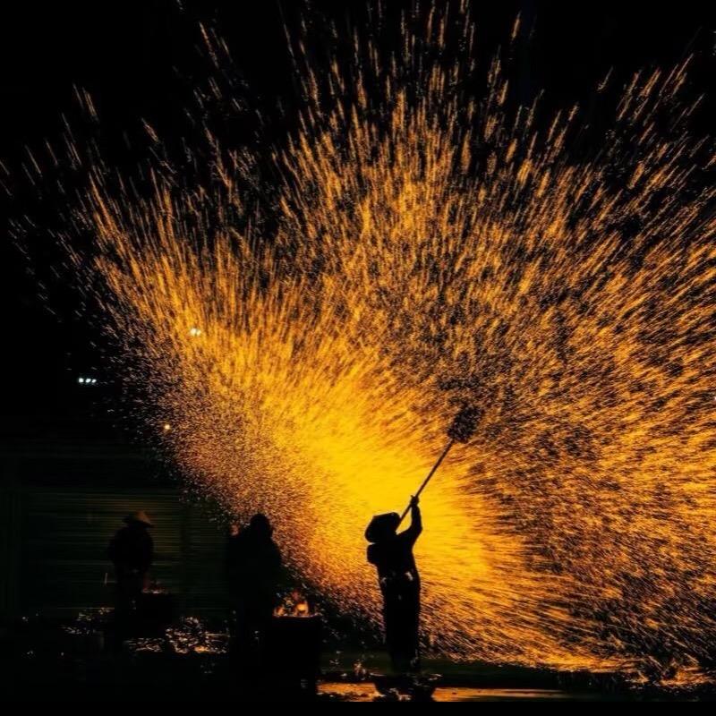 非遗打铁花—八庙周师傅