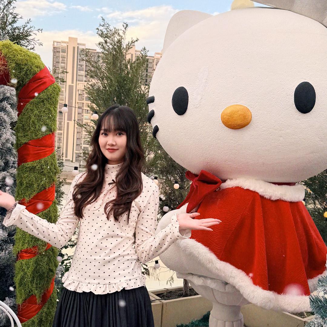 爱困包包喝奶茶