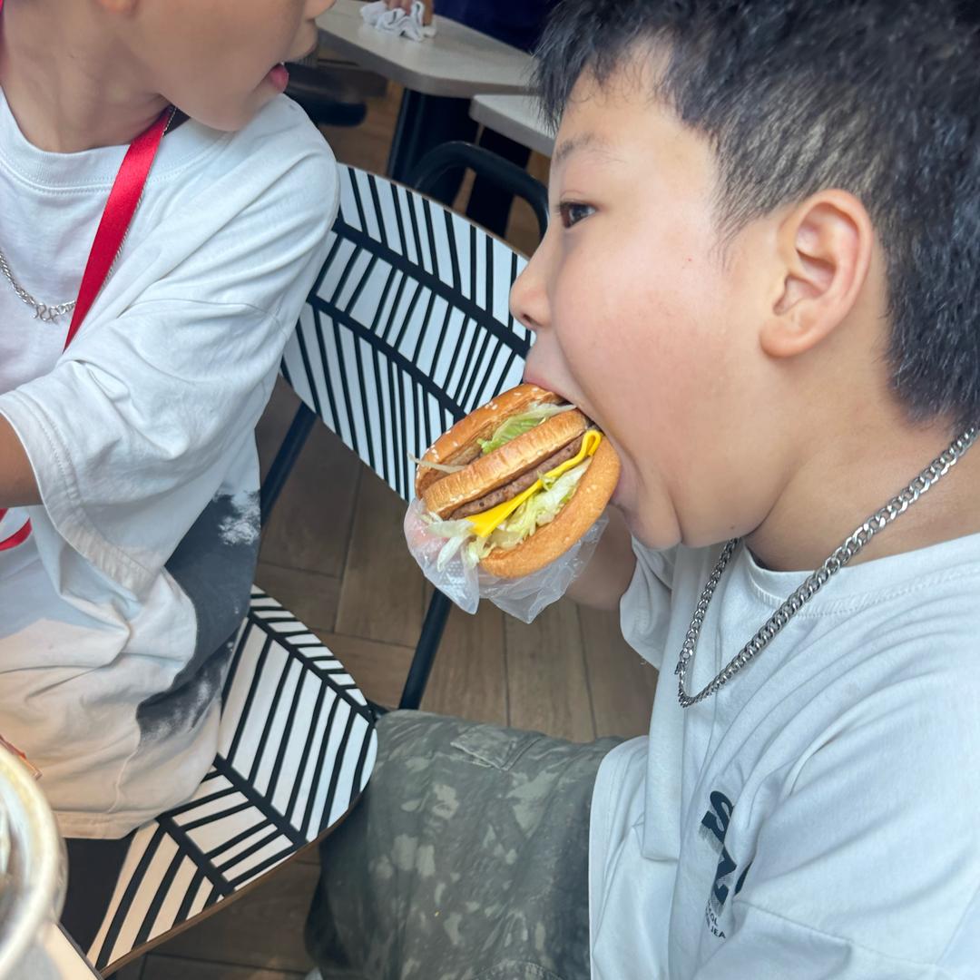 F不睡了