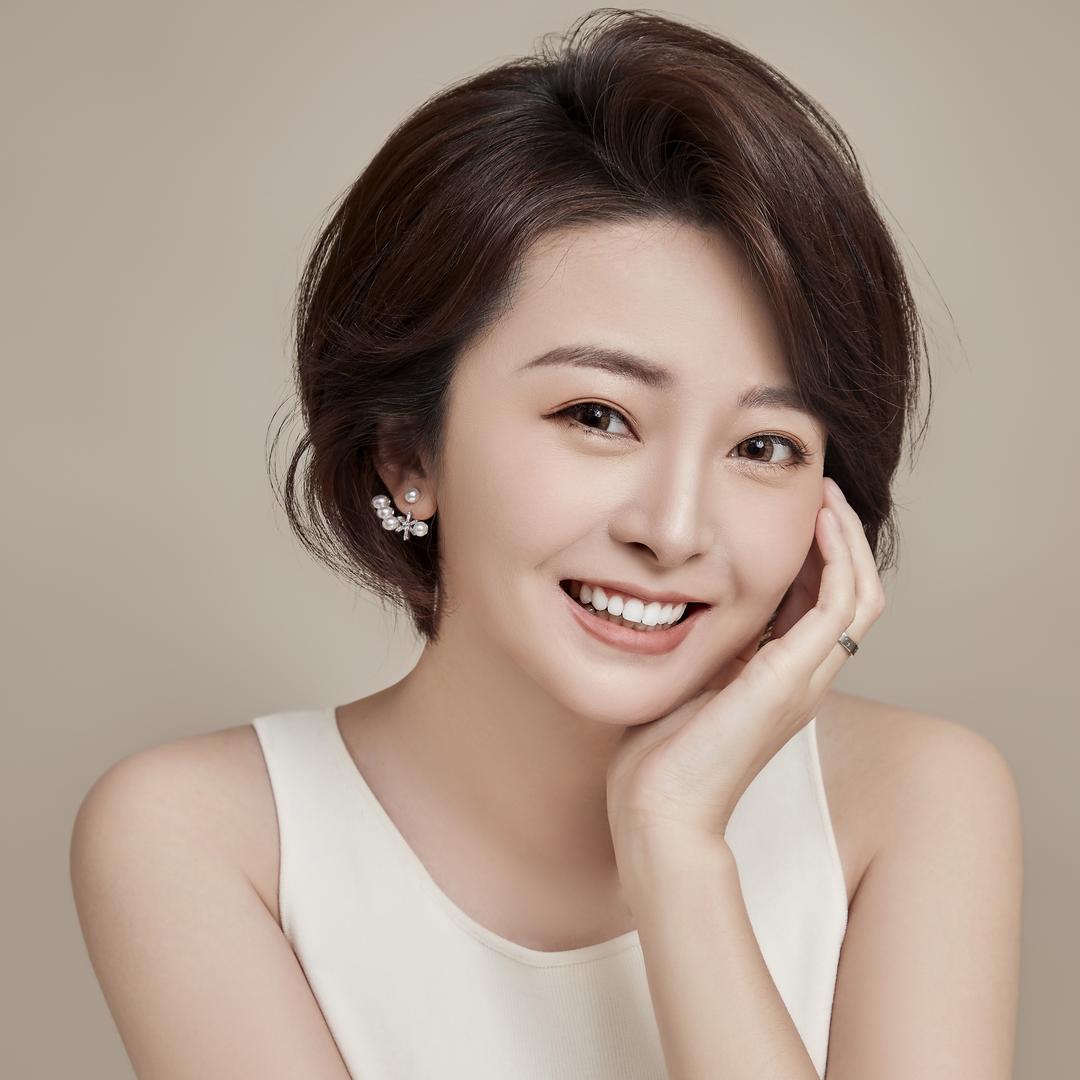 主持人美玲