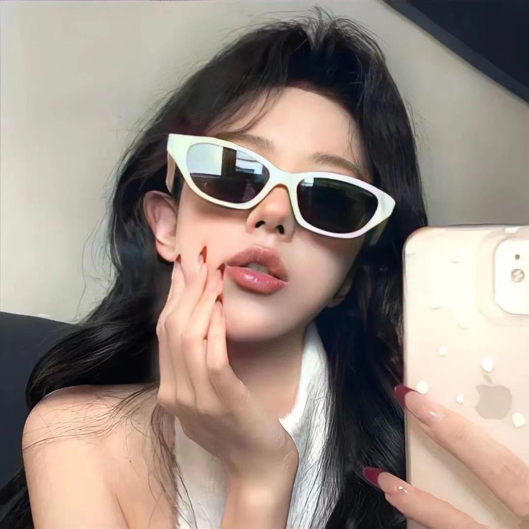 UU🧍🏻‍♀️～