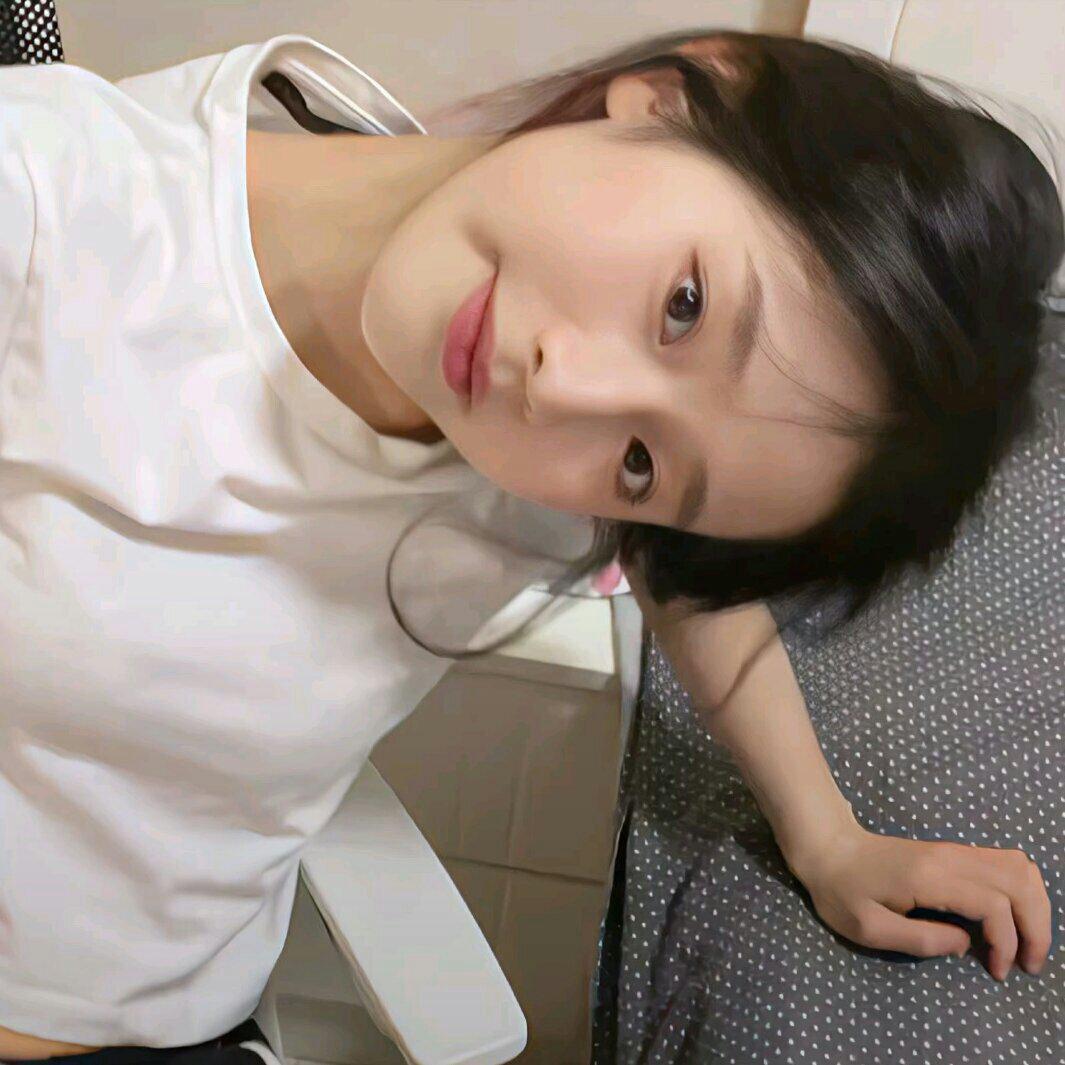 西西...