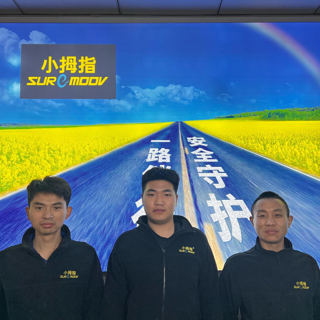 小拇指点喷汽车修复专业喷漆工厂店红姐