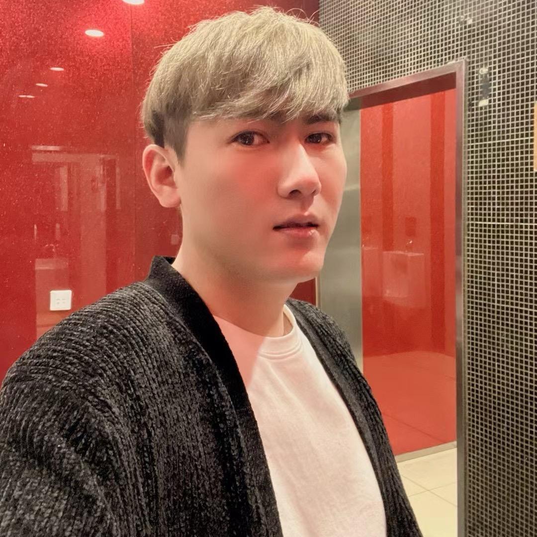 響（宁波店）销售总监阿杰