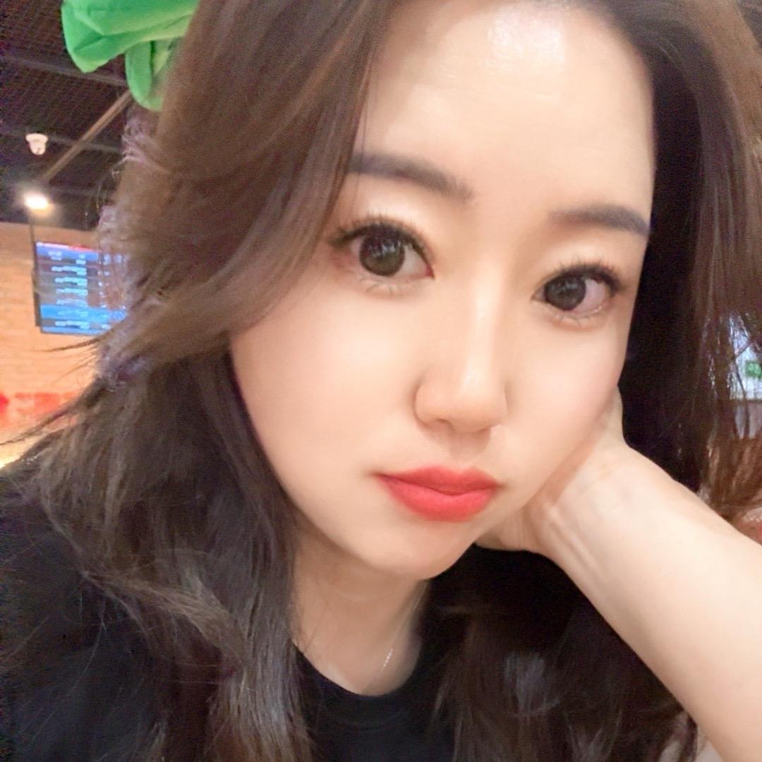 👧🏻