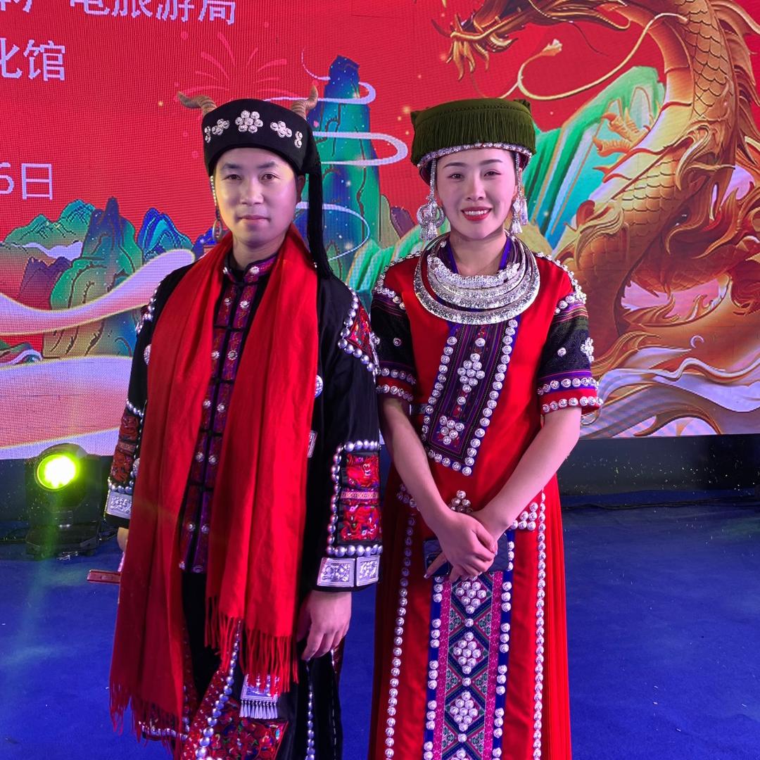 苗家兄妹