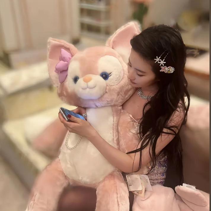 牵着小菲菲去散步