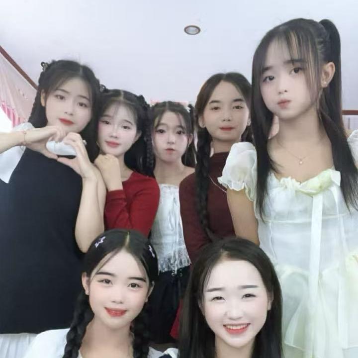 苗族女孩