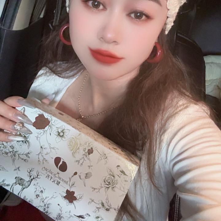 白金瓶\美甲师店主