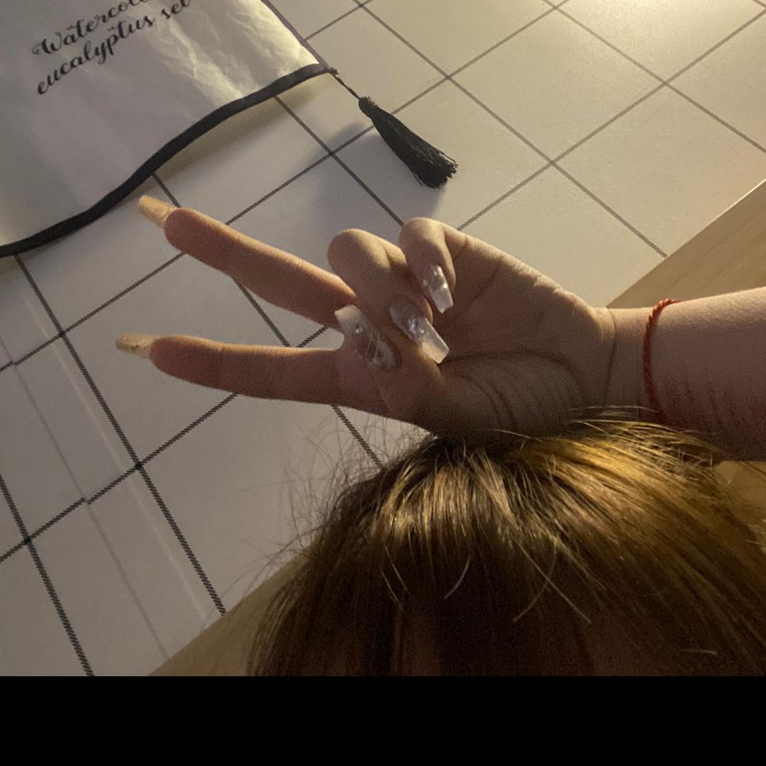 ，