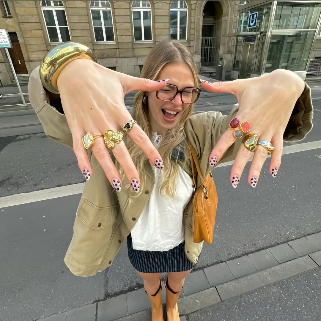 小虎牙＞𐋣＜੭ﾞ