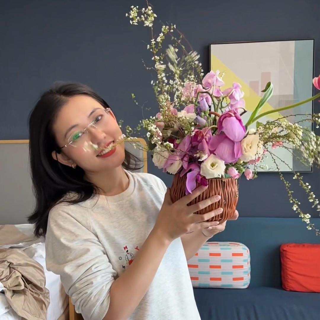 戴眼镜的荔姐姐