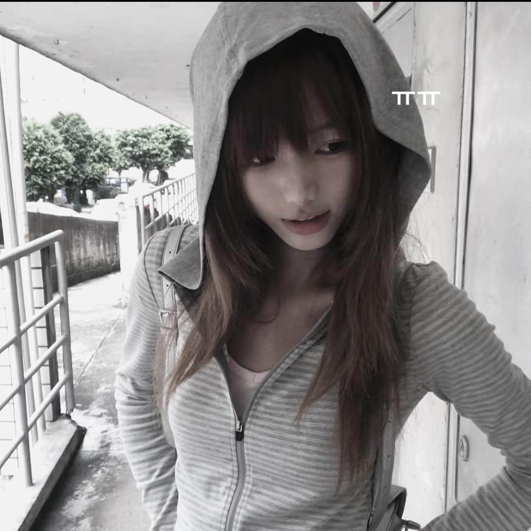 Zzzy、头像