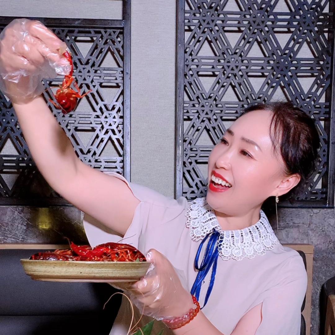 王妃吃喝玩乐