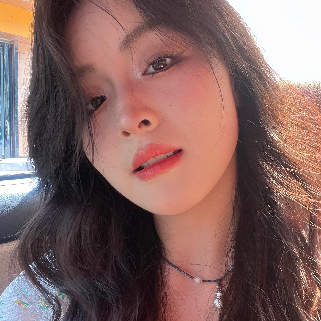 笨蛋美女。