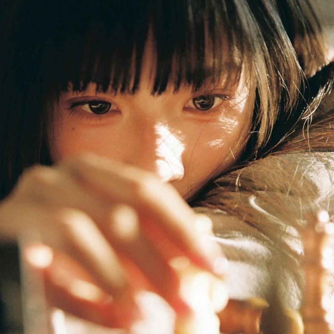 腼腆小美
