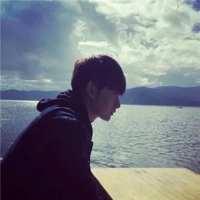 浅蓝色