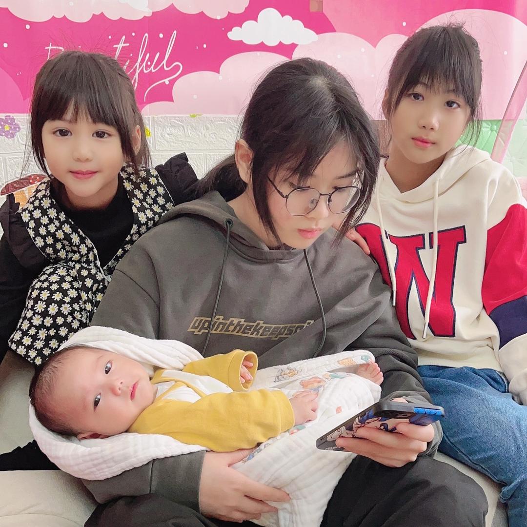 四千金妈妈👩‍❤️‍👨 花花