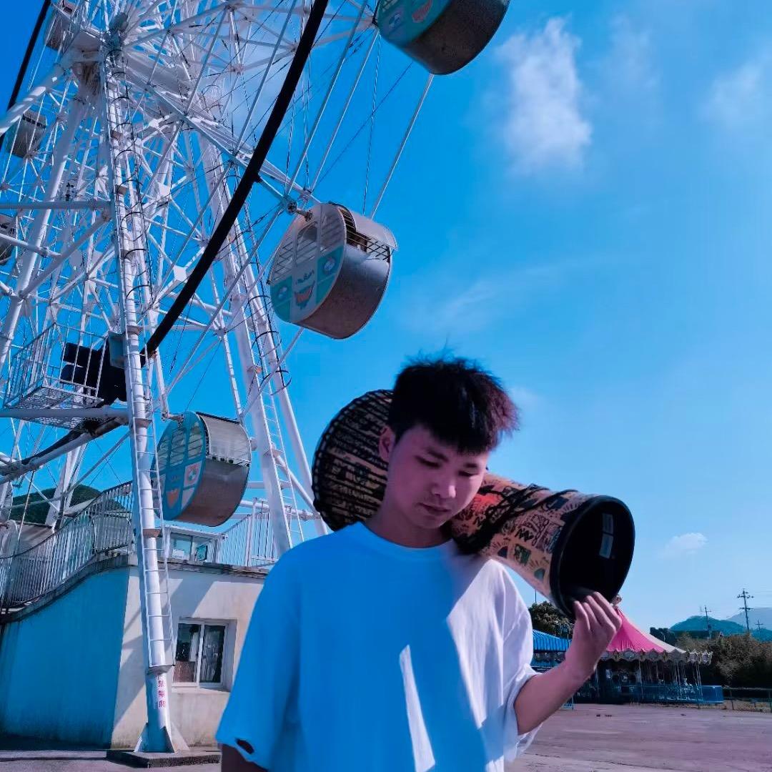 义乌教架子鼓的黄老师