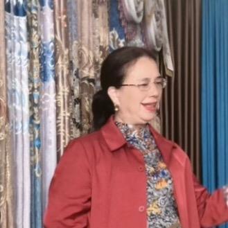 李子实在做窗帘的