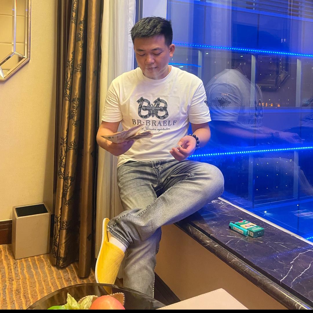 A-何、 业