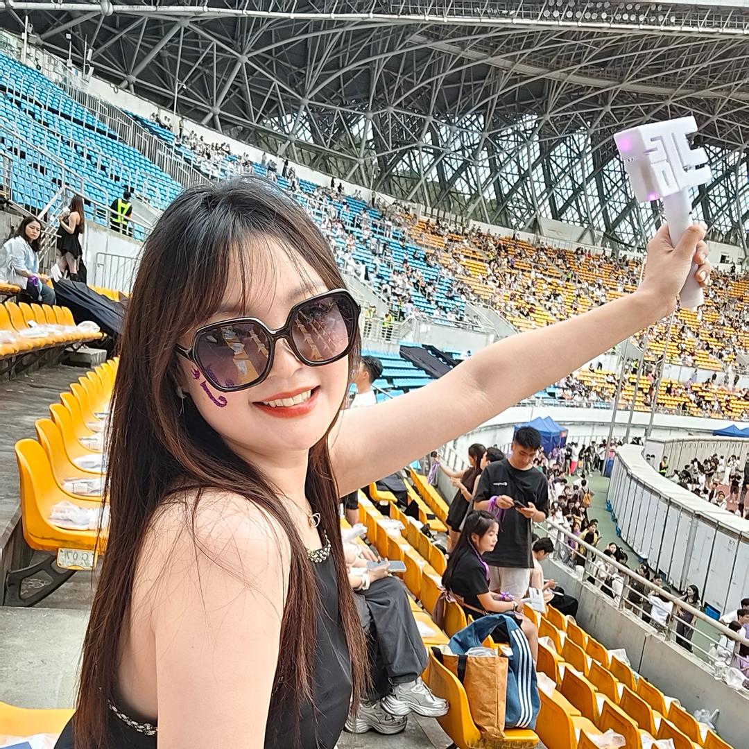 内心已出家肉体在凡尘的美丽女纸