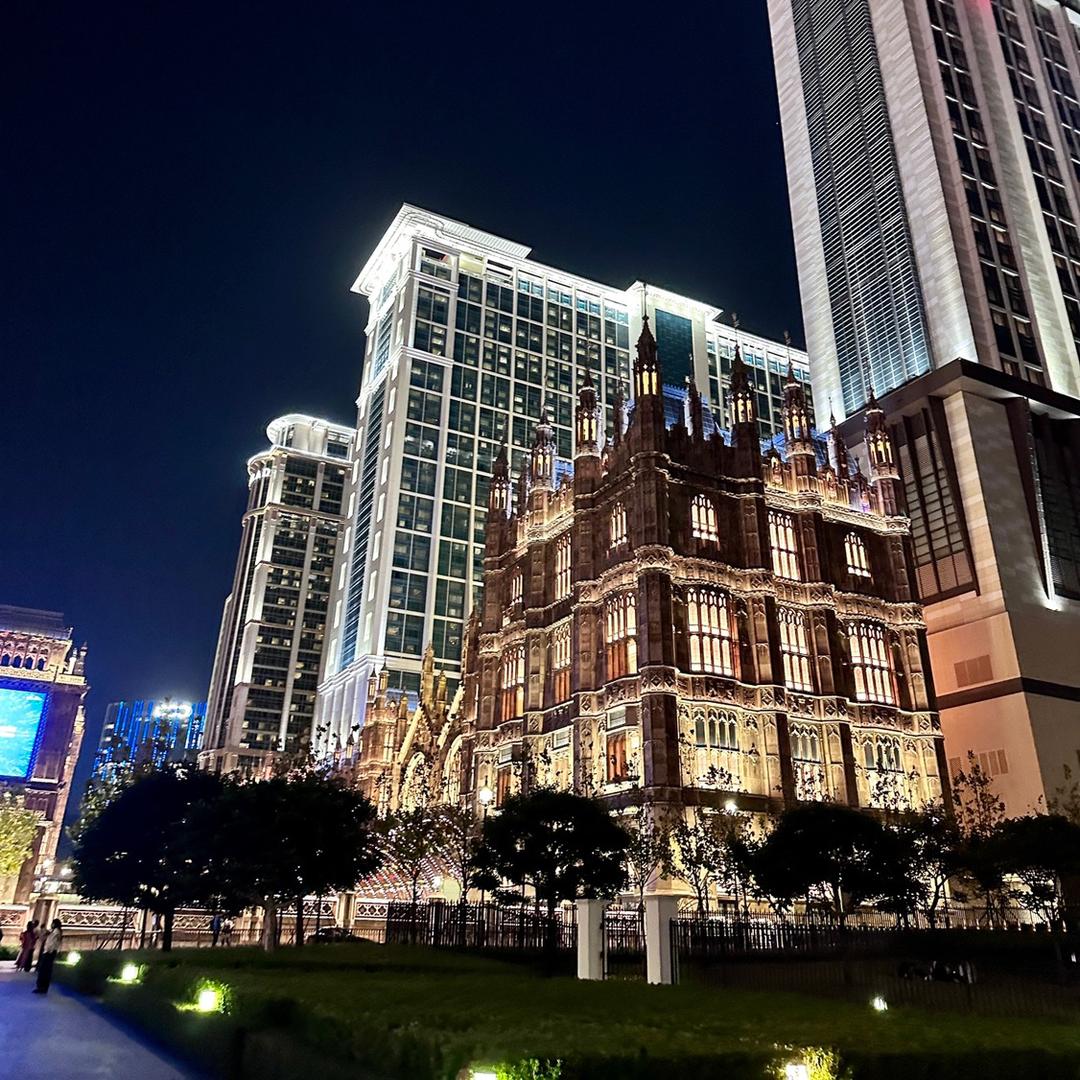 老李探酒店