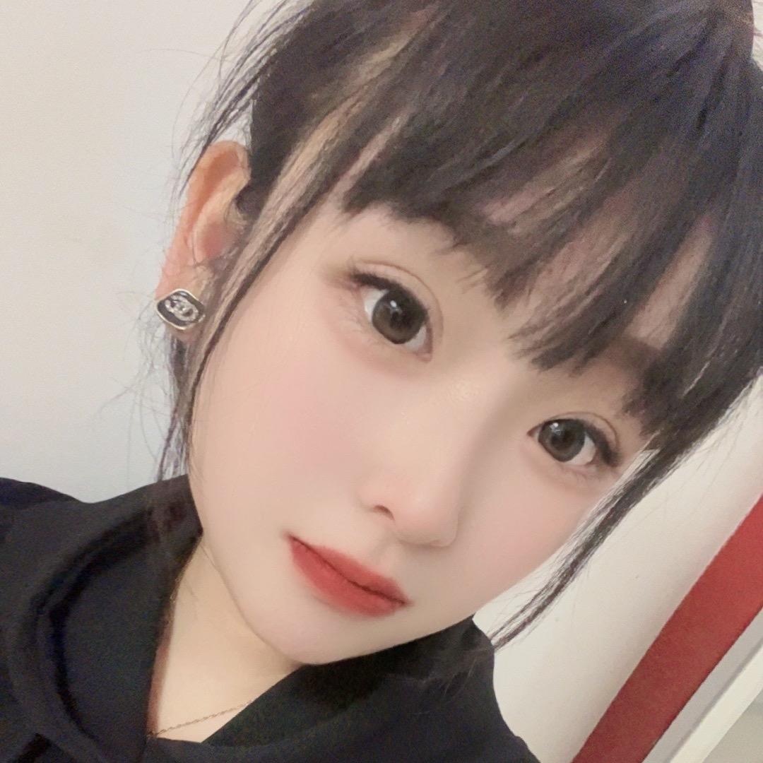 🌸山茶花读不懂白玫瑰🌸