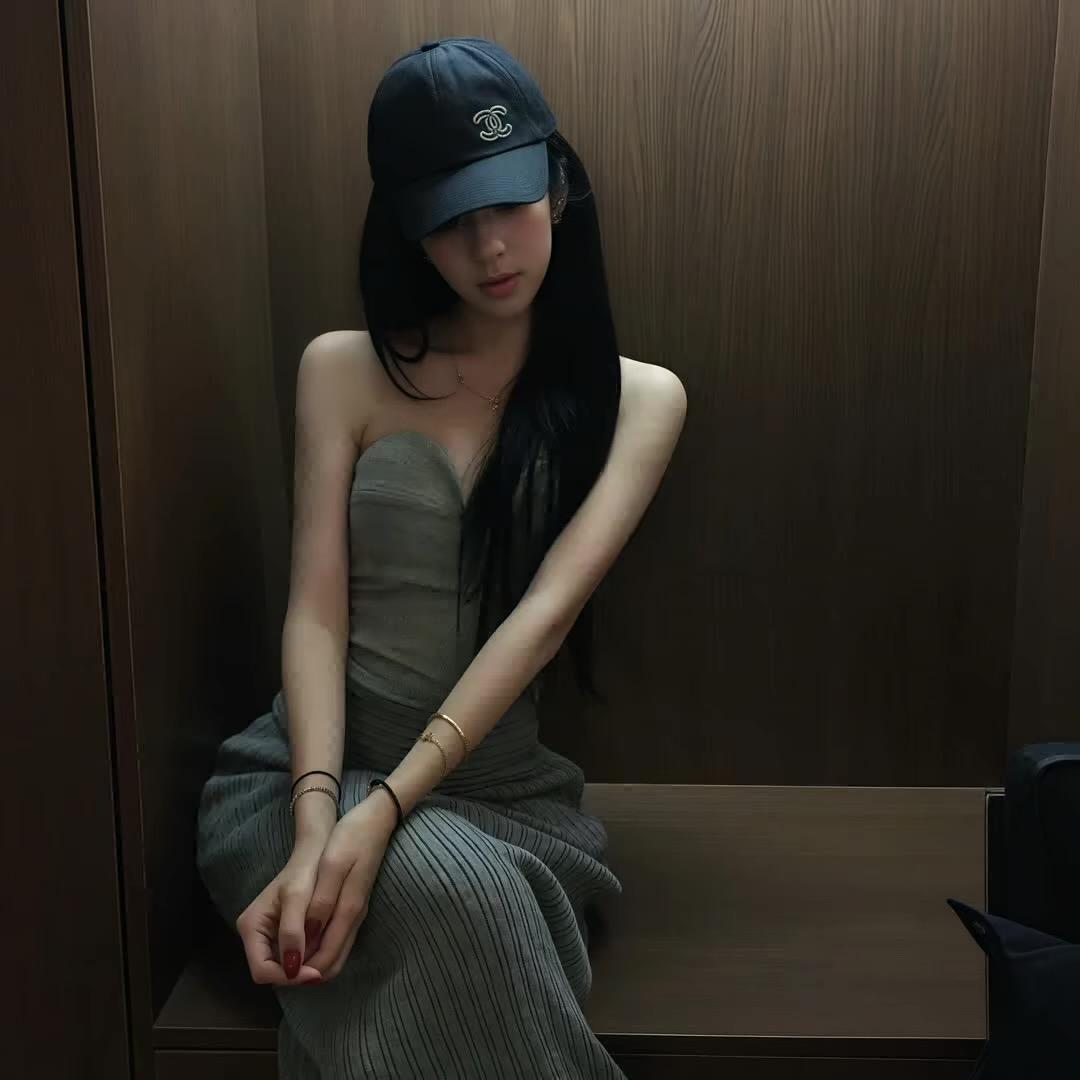 倩……