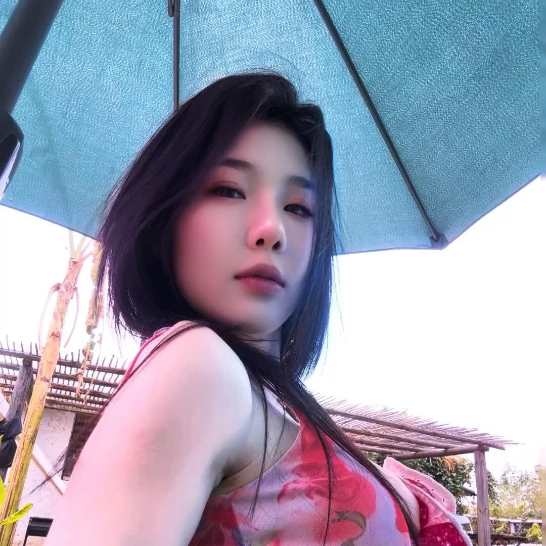 面红而赤.