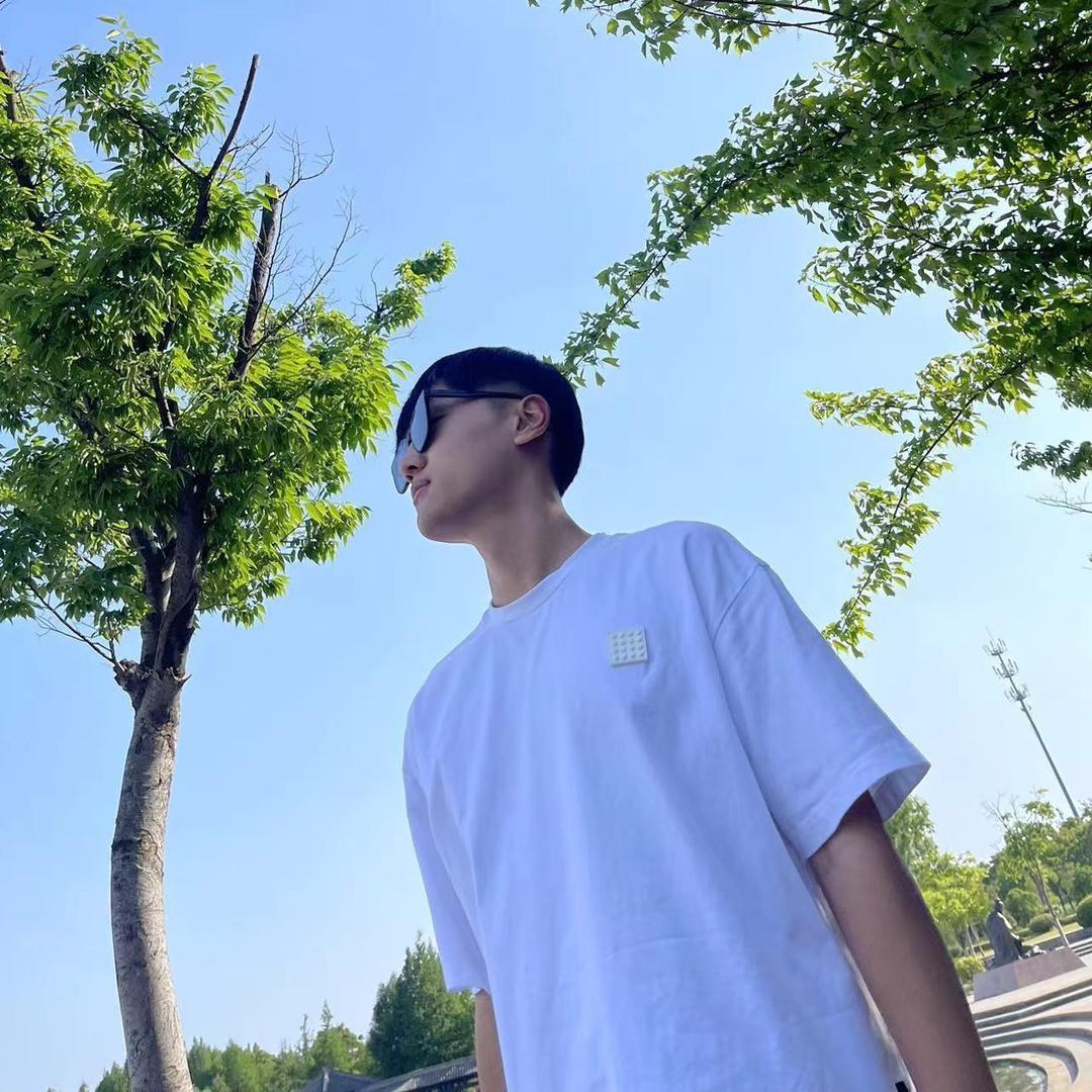 就叫王奇奇吧
